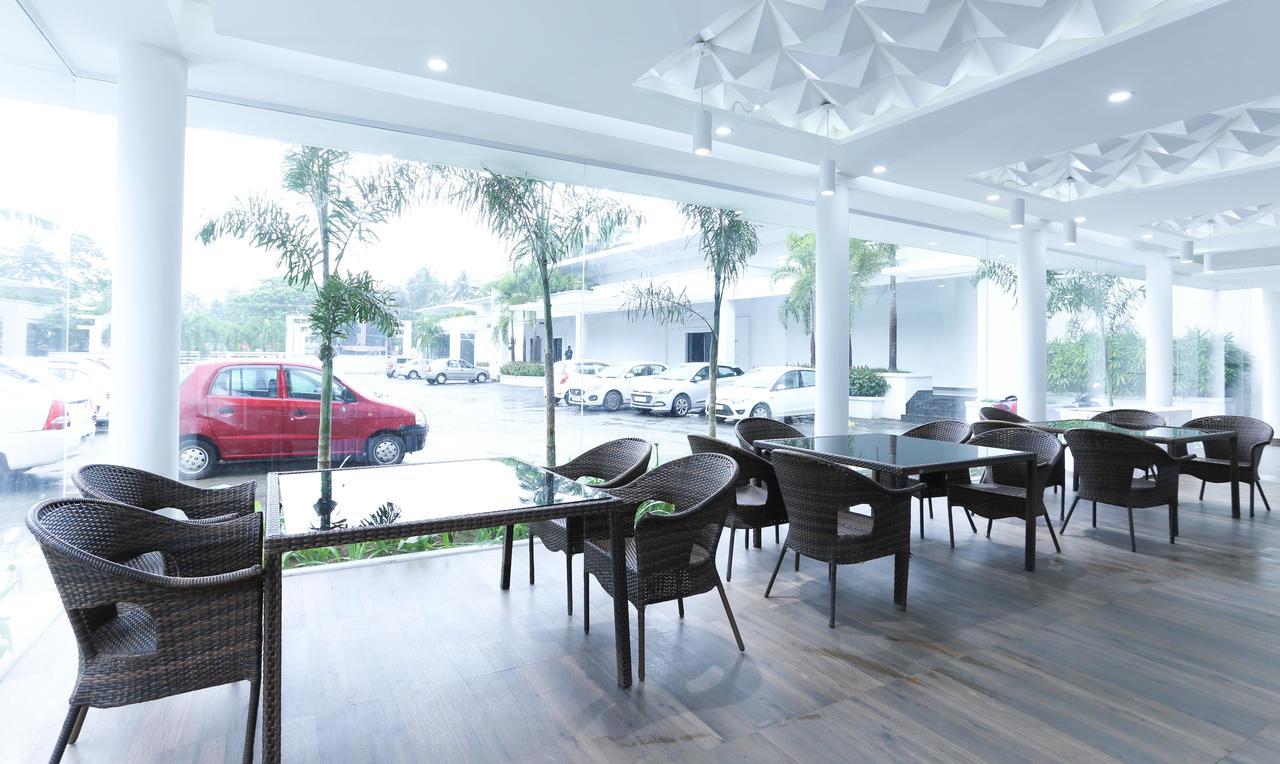 Treebo Trend Al Saj Convention Centre Kazhakuttam Екстер'єр фото